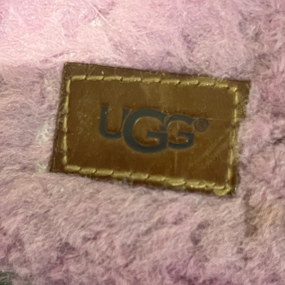 UGG Women's Pink Fuzzy Slide Slippers size 6 - Picture 2 of 9